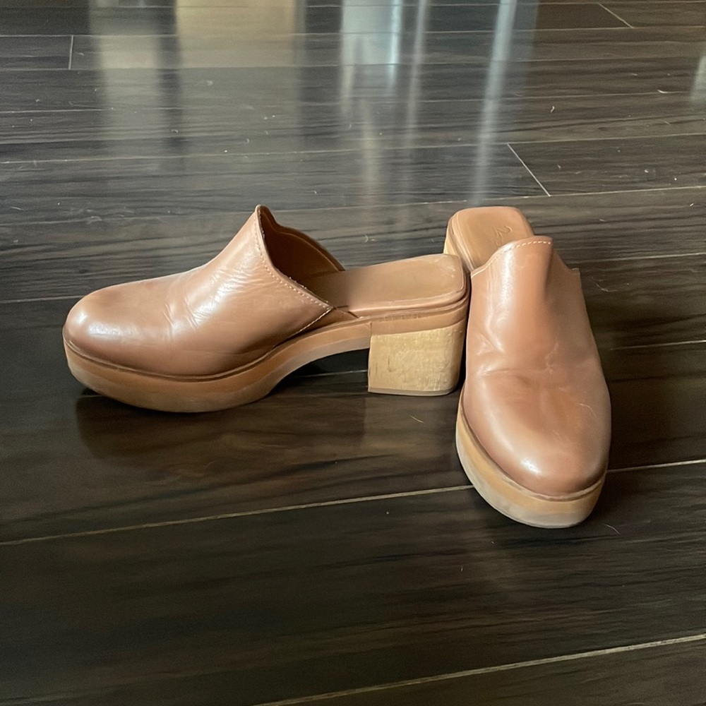 Clog mule